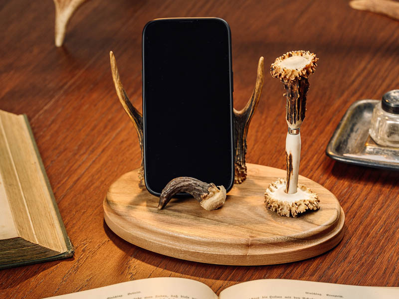 Antlers cell phone stand with a pen