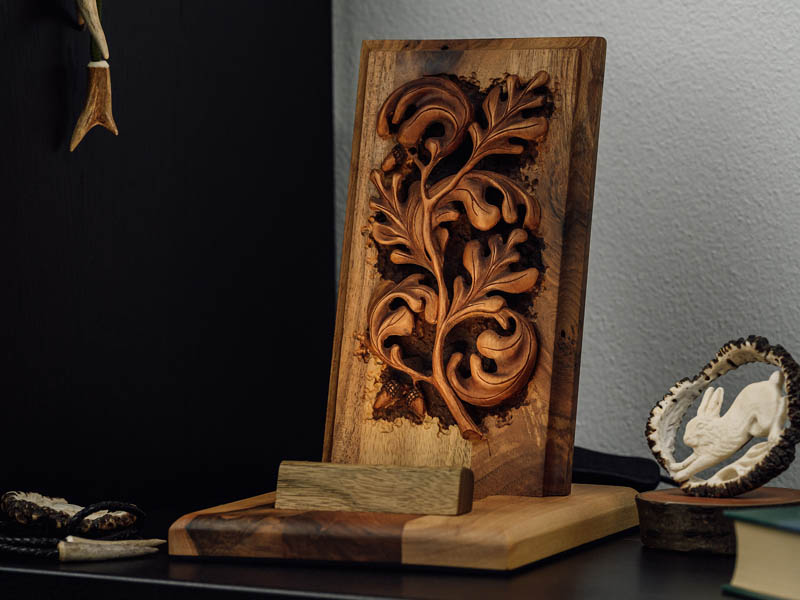 Solid wood desk lamp - oak leaves carving