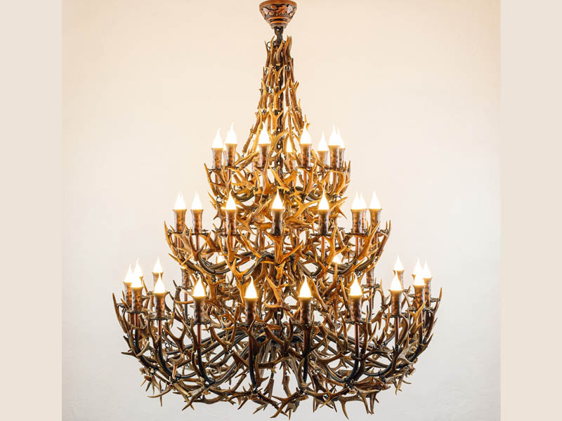 Three tier roe deer antlers chandelier